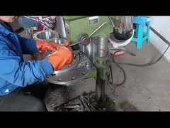 ASME 16.5 Verarbeitung von Flanschen aus Edelstahl - nach dem Schmieden, Bearbeiten und Bohren, nun nach dem Schrägen